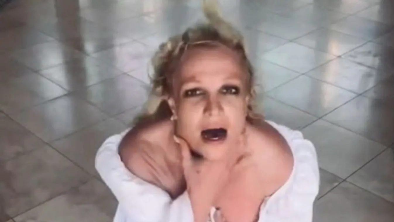 Meztelenül fotózta magát a kétgyermekes sztáranyuka