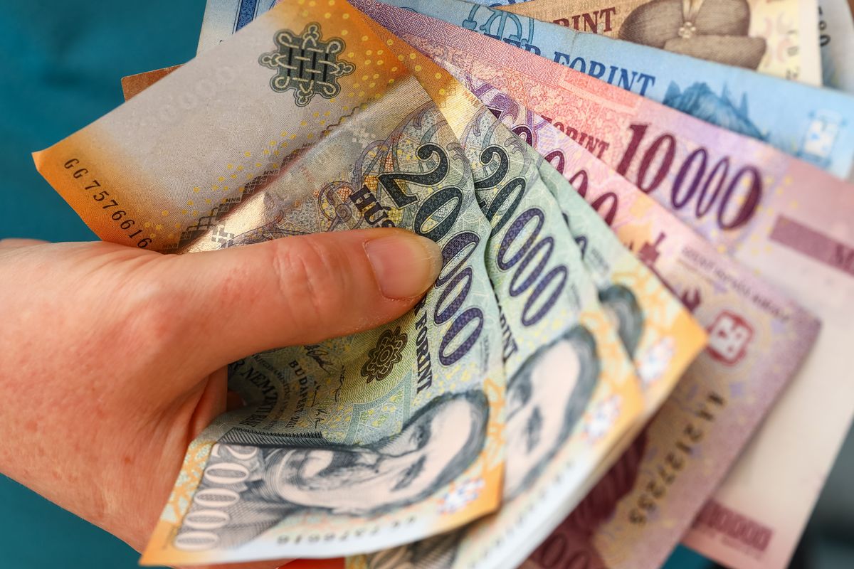angyalszám Hungarian,Forint,Money,,Woman,Clutching,A,Handful,Of,Banknotes,,Large