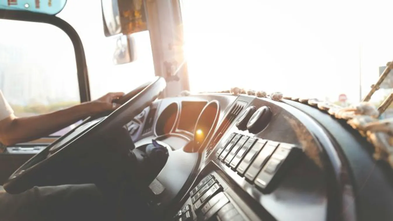 Döbbenet: kirabolták, majd a busz alá esett egy nő Egerben