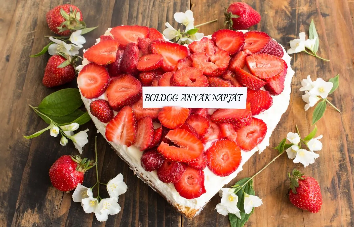 Szívvel-lélekkel Happy,Mother's,Day,,Greeting,Card,,With,Heart,Cheesecake,With,Strawberries.