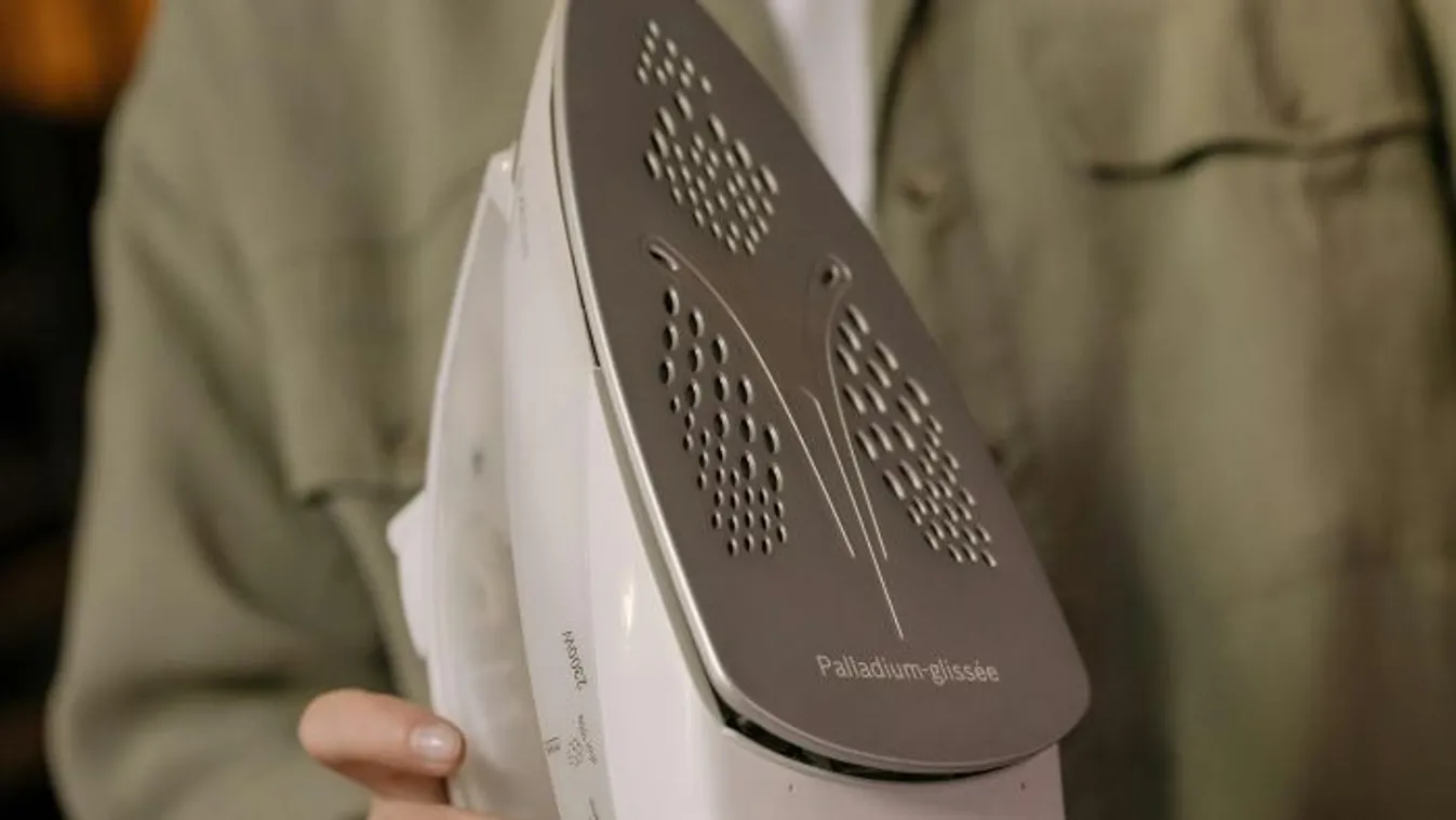 Forró vasalóval égetett meg egy kislányt az őrült nő