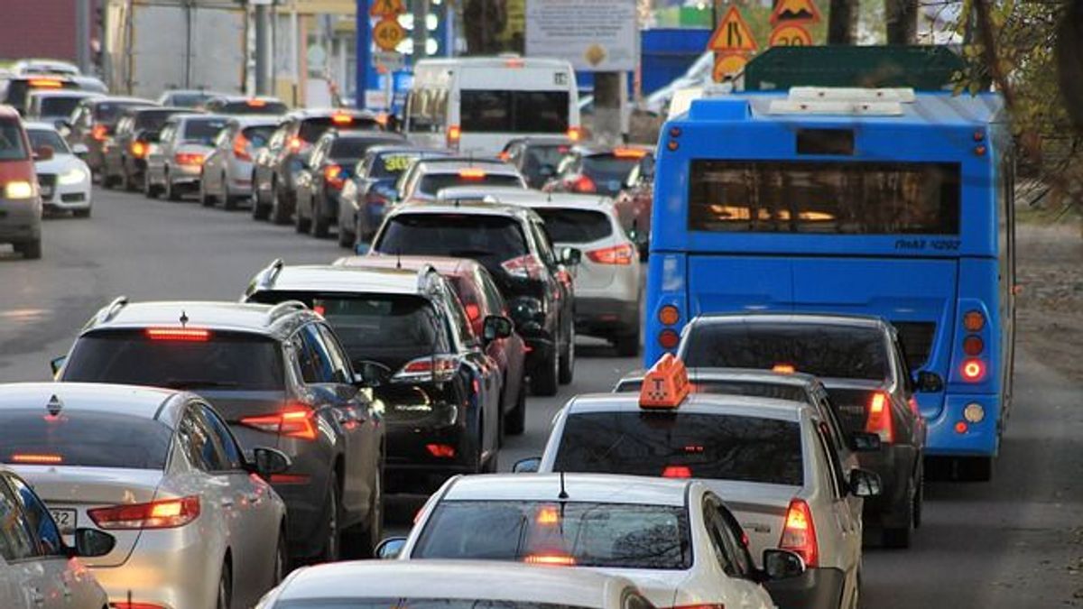 Ellehetetlenül ma a közlekedés Budapesten: tömegkarambol történt Kőbányai úton