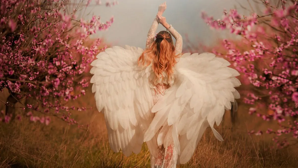 Angel,In,A,Pink,Flowered,Garden