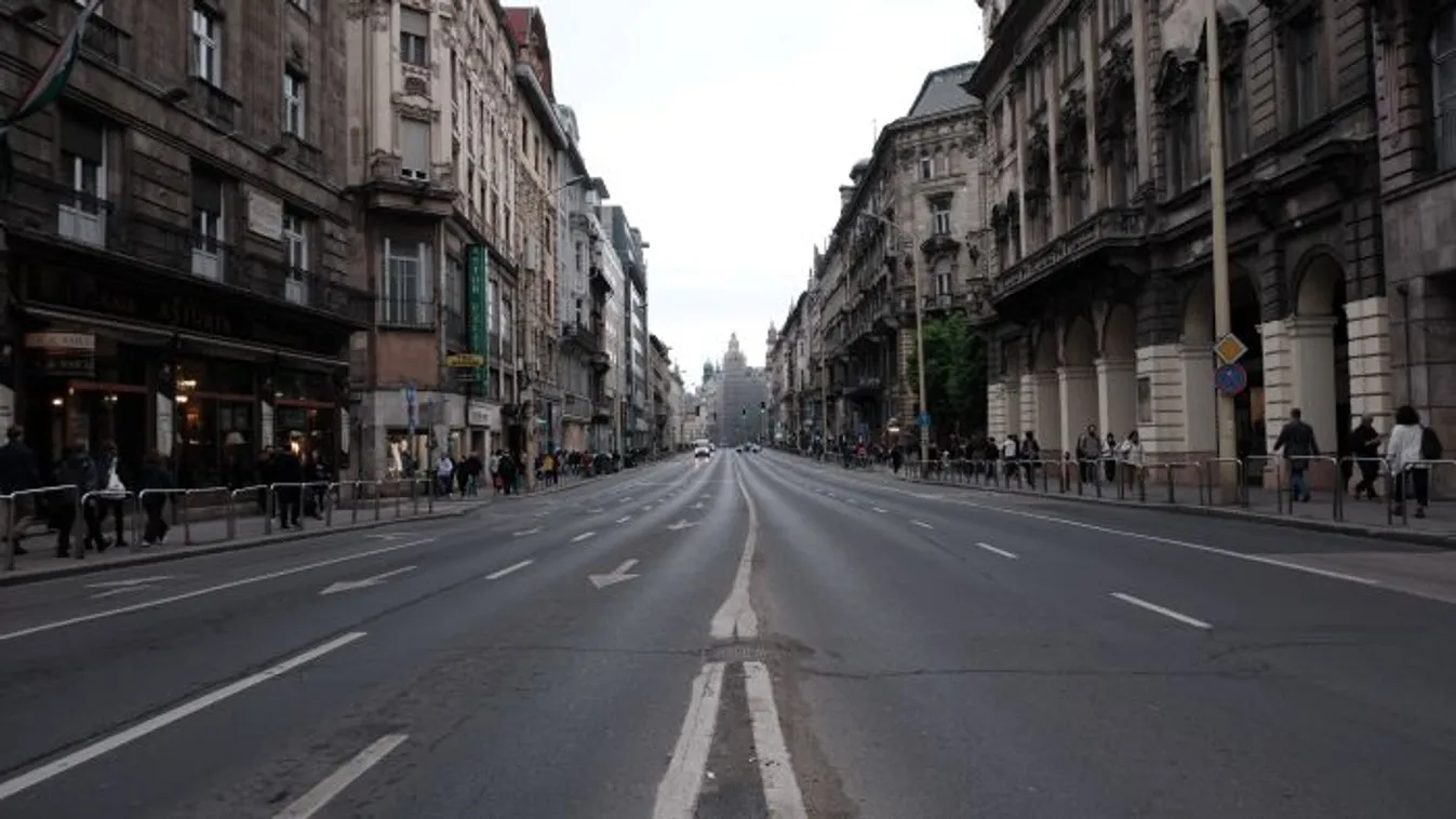 Ismét megbénítja Budapest forgalmát egy maroknyi pride tüntető - Galéria
