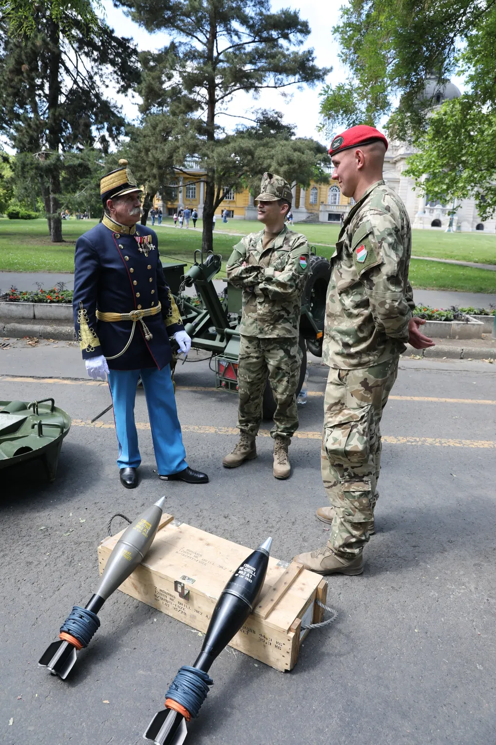 Harcászati járművek és eszközök bemutatója a Városligetben