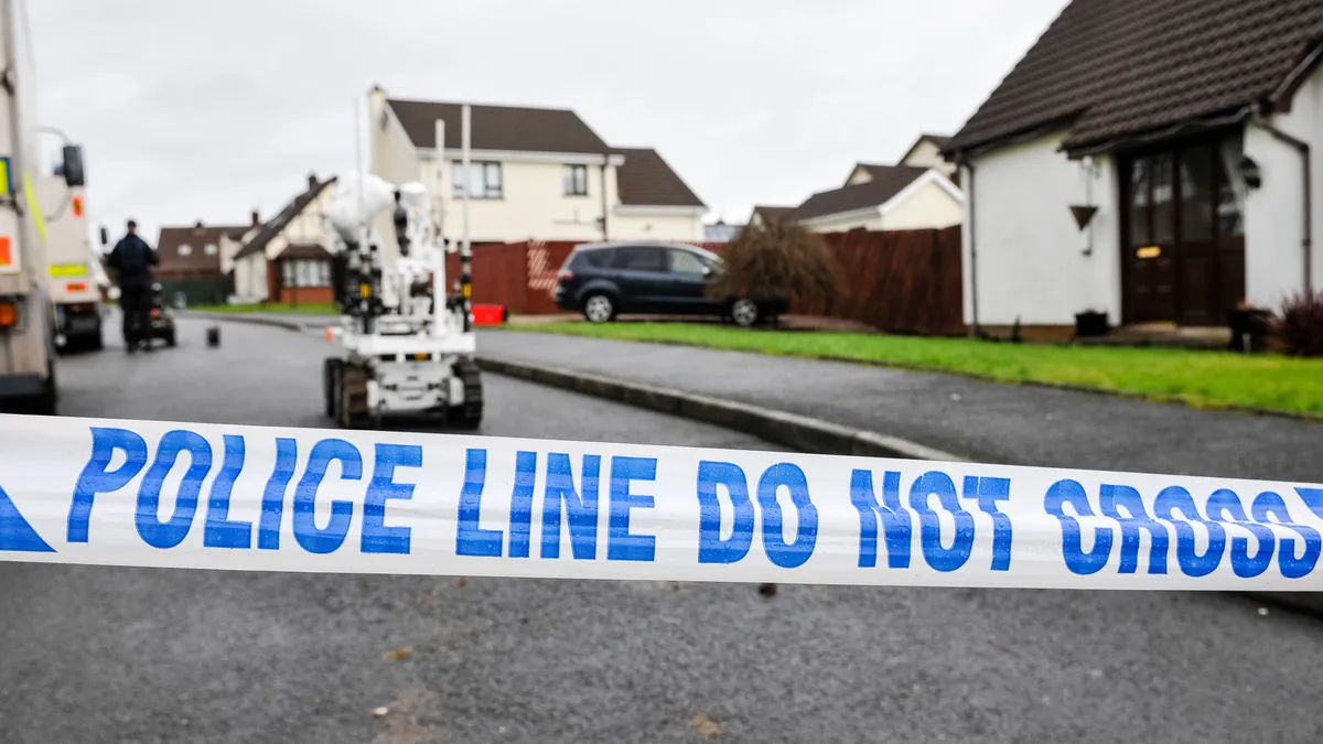 Autó csapódott a házba, a szerencsén múlt a pár élete