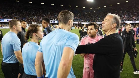 Messi elborult, nekiment a bírónak