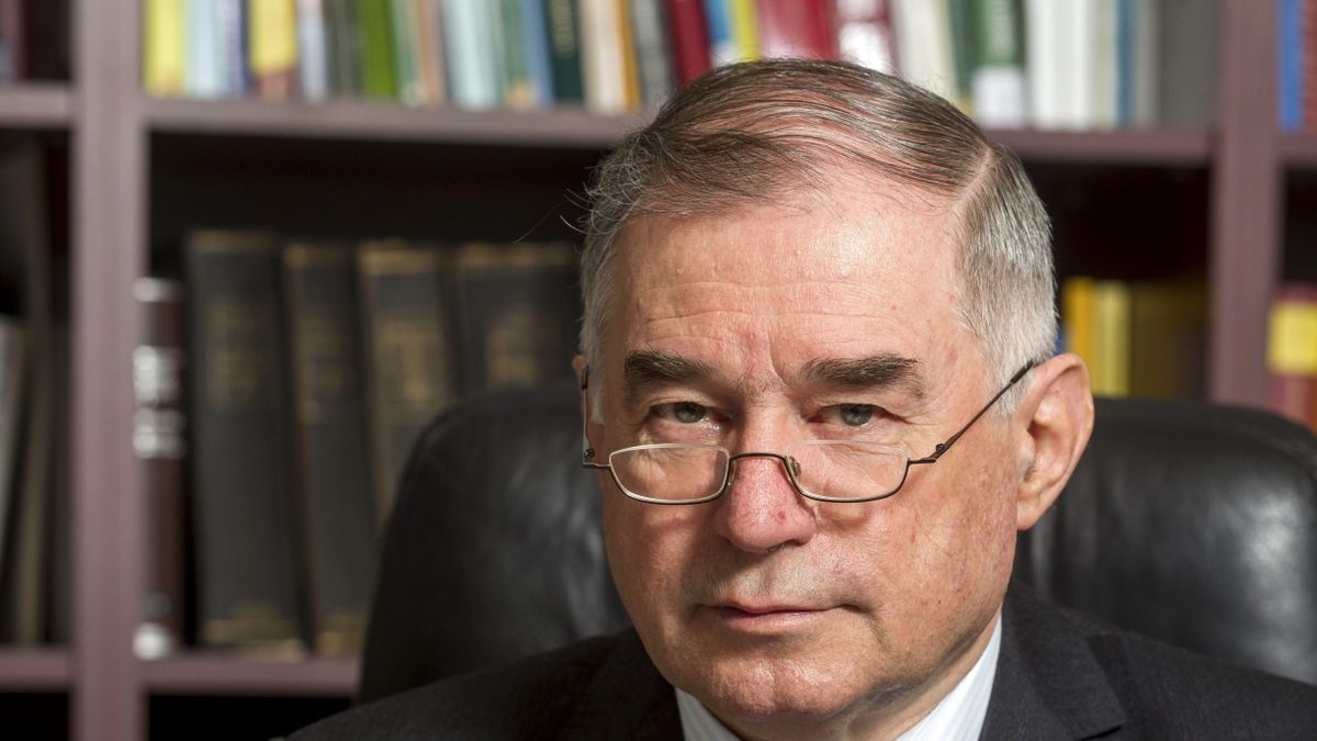 Gyászol az ország: Elhunyt Lenkovics Barnabás