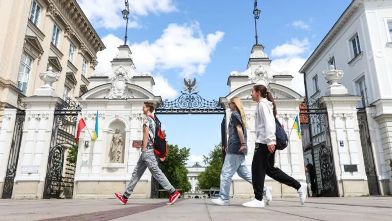 Baltával gyilkoltak meg egy nőt a Varsói Egyetemen