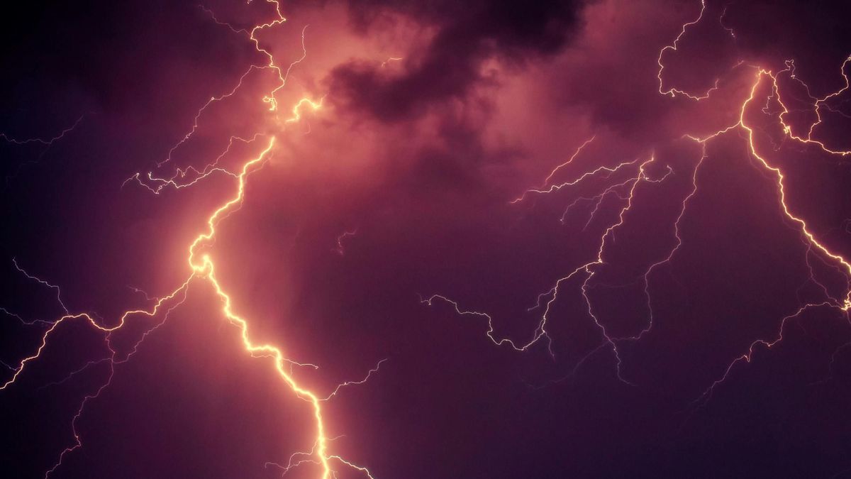 Kitálalt Európa főboszorkánya: Katasztrófák sora fog pusztítani - ez vár ránk a nyáron!