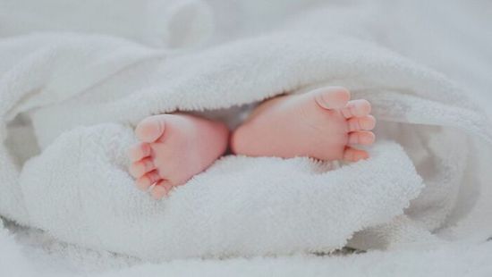 Megszülettek a híres zenész ikergyermekei
