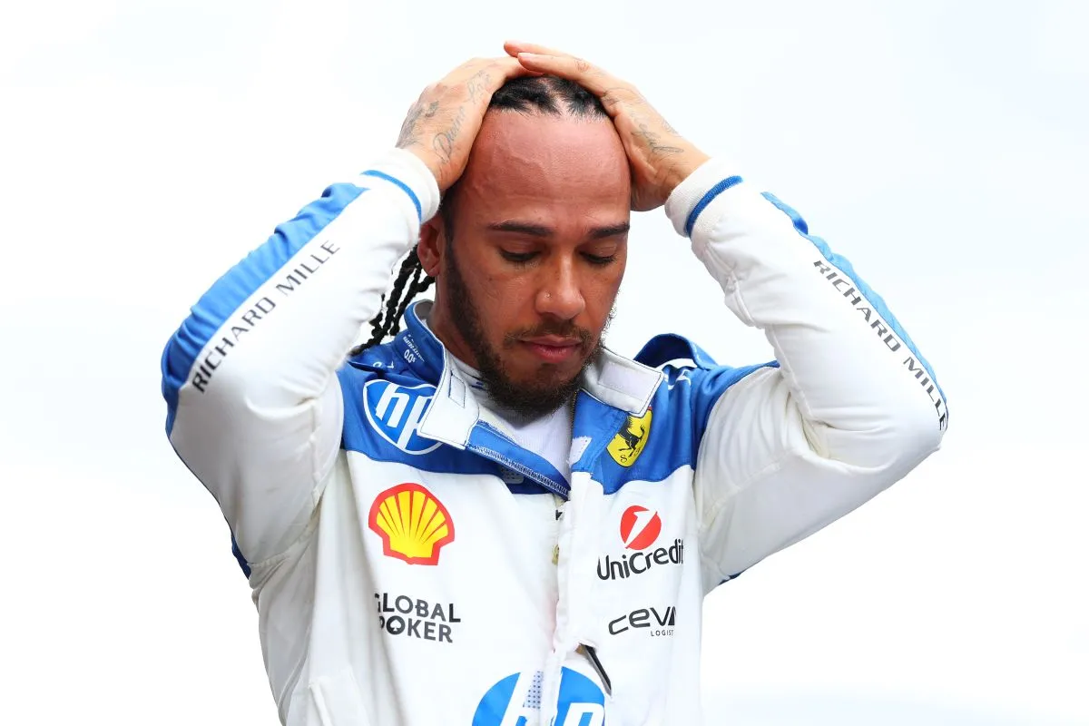 Lewis Hamiltonnak máris kezd tele lenni a hócipője a Ferrarival?