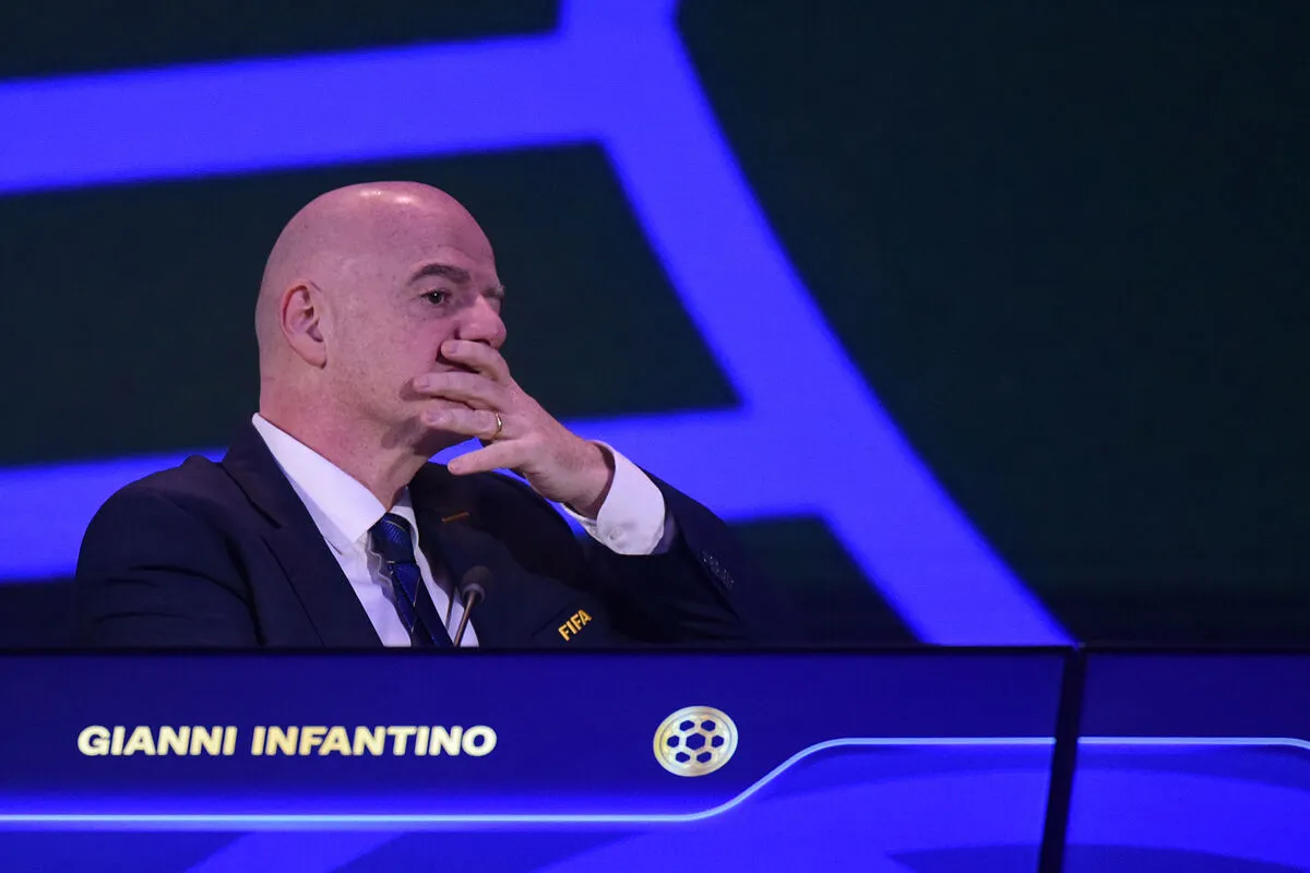 Gianni infantino, a FIFA elnöke késett a saját kongresszusáról