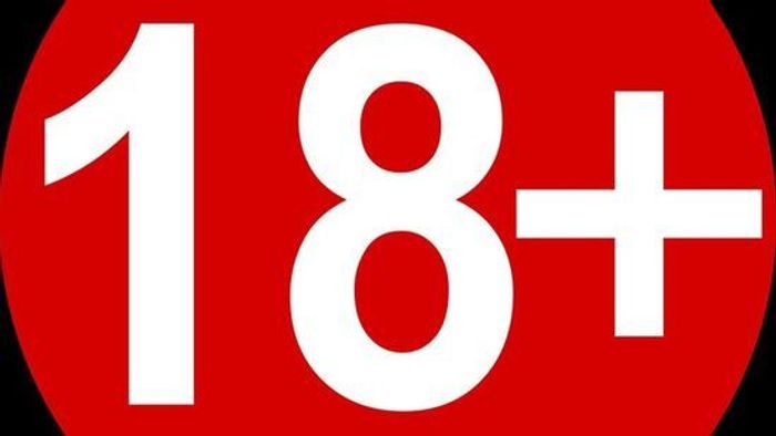 A fürdőszobában huncutkodott az alul öltözött kebelcsoda