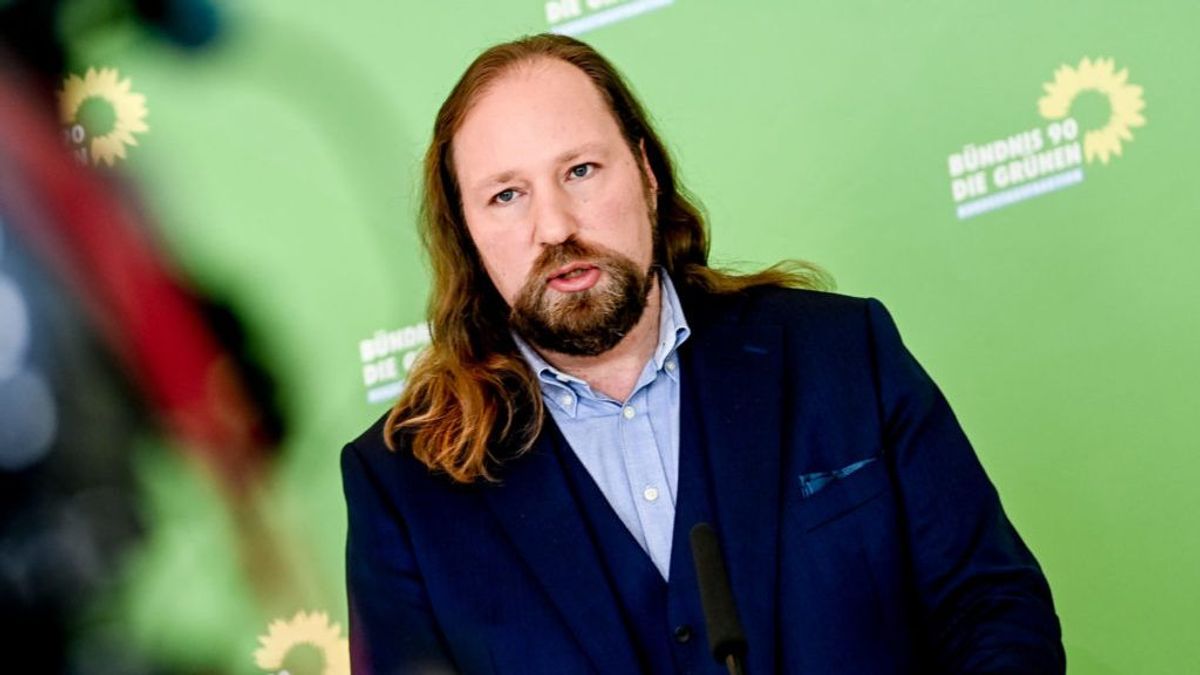 Dühöngenek a német zöldek, amiért Magyarországra jönnek a nagyvállalataik