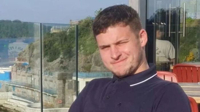 Kómába került egy 23 éves srác, miután leesett egy fáról