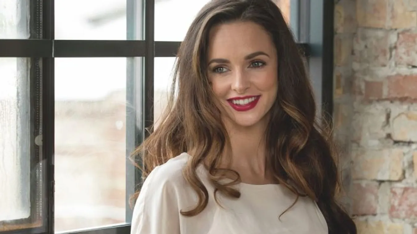 Dobó Ági összepakolt és hazajött, a fiait Costa Ricán hagyta