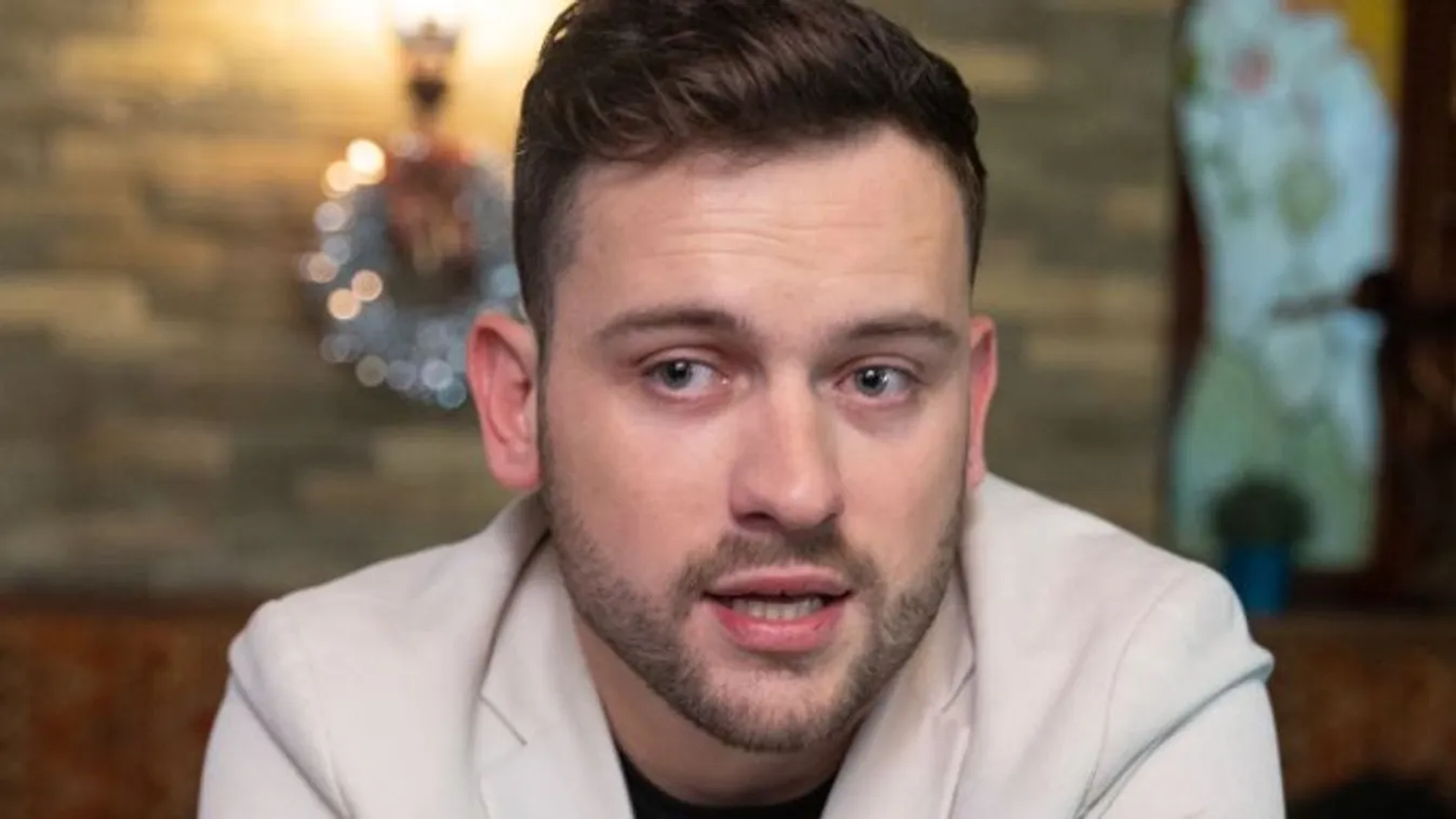 Mentő vitte kórházba Szabó Ádámot