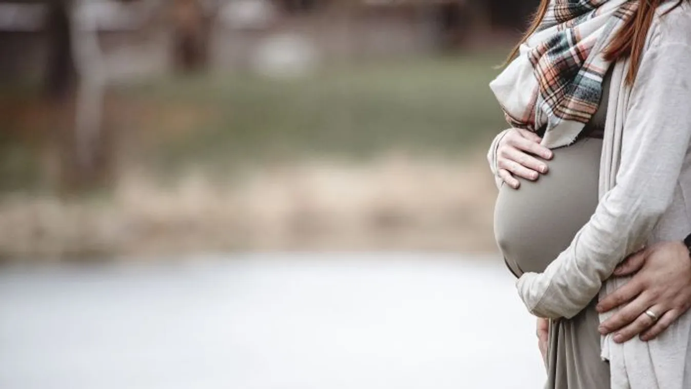 Gólyahír! Gyermeket vár a Birmingham bandájának sztárja