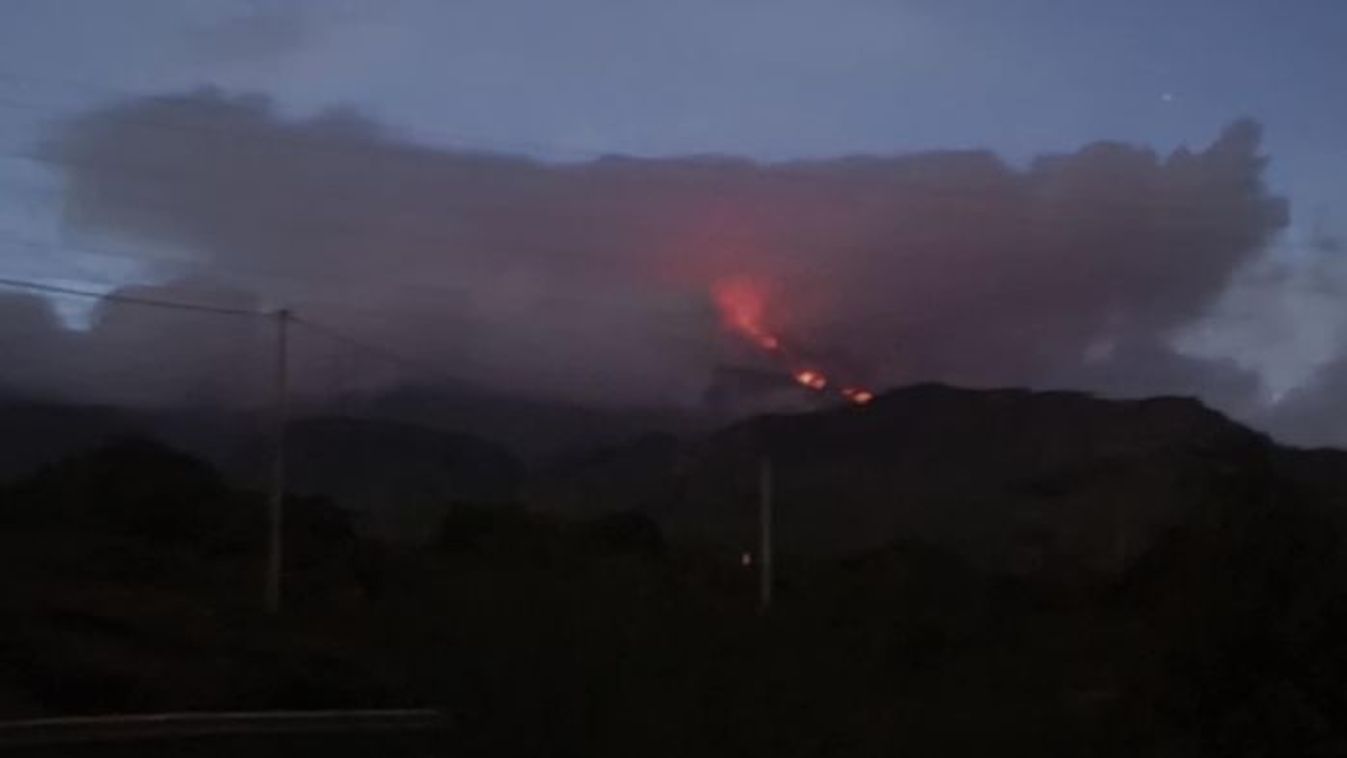 „Nagy robbanások voltak” - magyar túrázók előtt tört ki az Etna