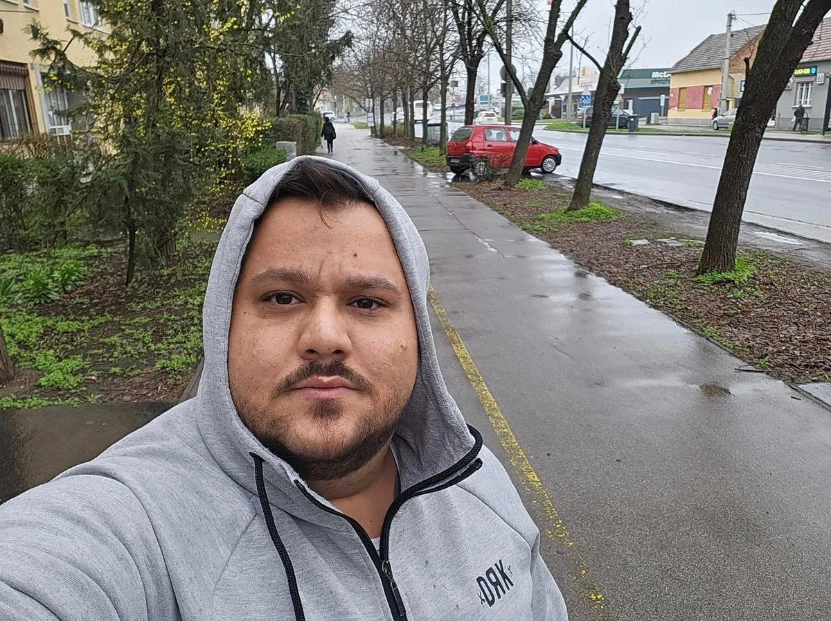 Kis Grófo testvére, Gyémi