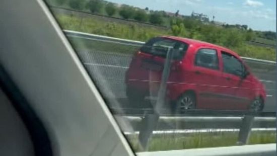 Megfagyott a vér az ereinkben: forgalommal szemben száguldott az idős sofőr Sopronnál