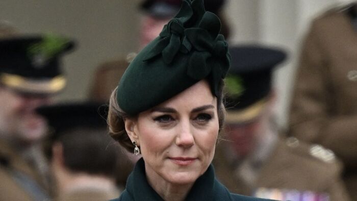 Katalin hercegné kalapjával üzent Harry hercegéknek