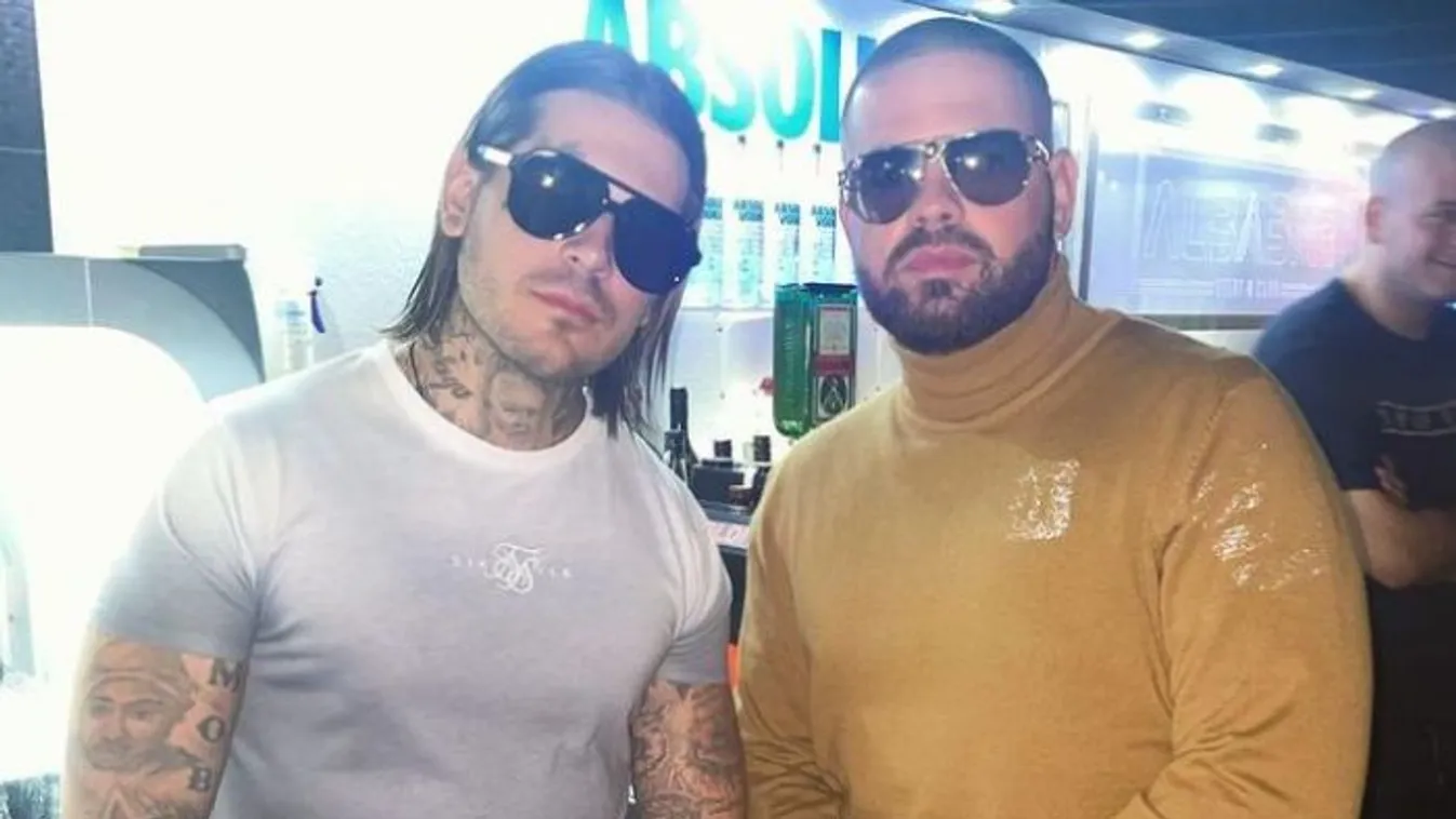 Az AK26 kínos fellépésén nevet az internet