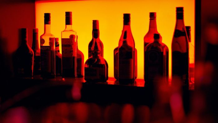 Mondd, mit rendelsz, megmondom, ki vagy! – állítja a csapos