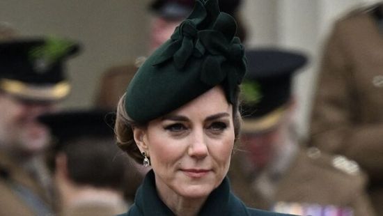 Katalin hercegné kalapjával üzent Harry hercegéknek