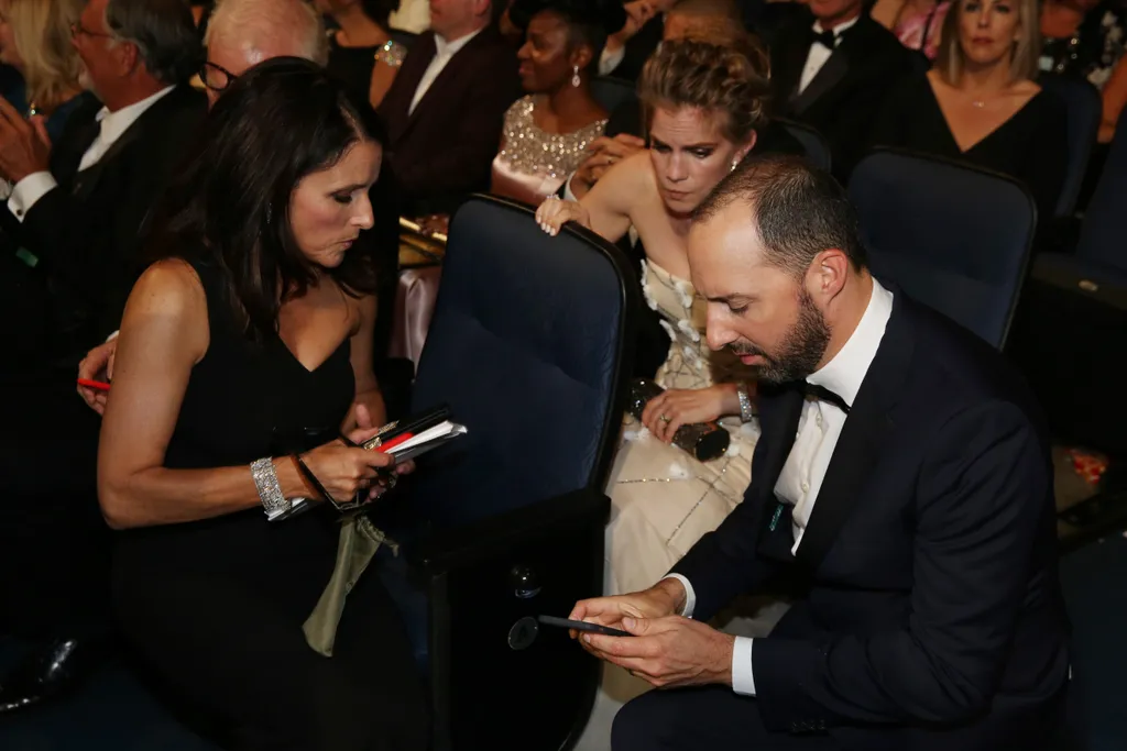 Galéria - telefont nyomkodó sztárok, az internet rabjai - RIPOST
