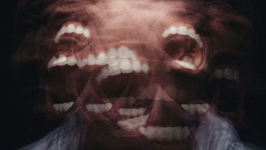 Rettenetes átok, magától mozdult meg a baba a szobában, a szemével mindenhová követ