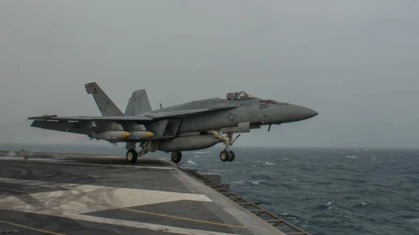 Újabb amerikai vadászgép pottyant a tengerbe