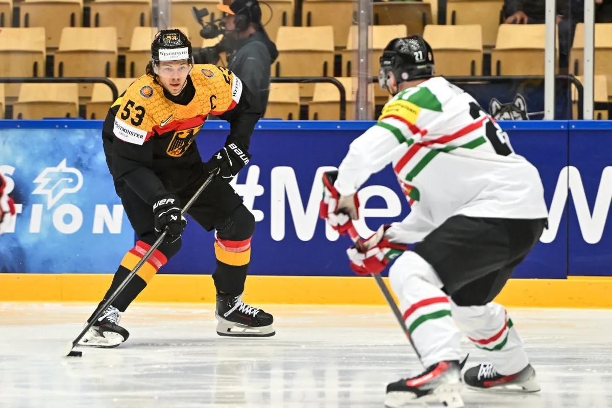 A németek legjobban fizetett hokisa, Moritz Seider is jégre lépett a magyar válogatott ellen