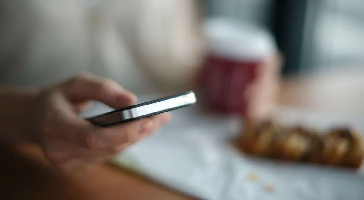 telefon, üzenet, messenger, újabb csalási trükk