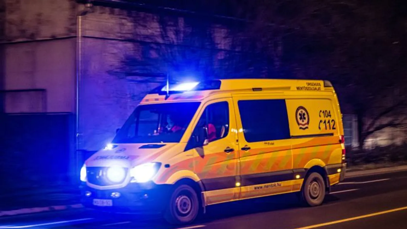 Villanyszekrénynek hajtott egy autós Budapesten