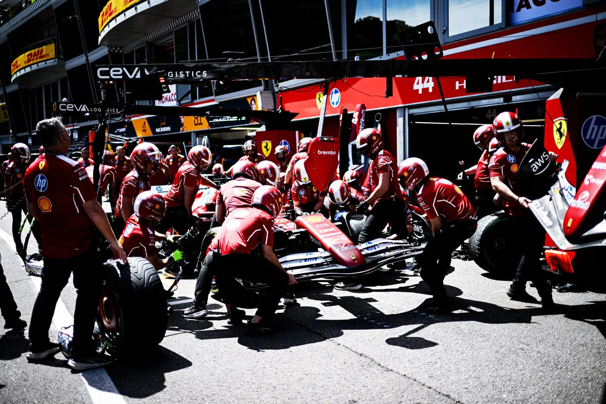 A hétvégén minden csapatnak legalább kétszer kell a bokszba hajtania