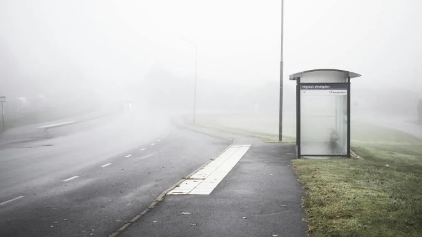Szigetszentmiklósi buszmegállóban szexelt egy pár