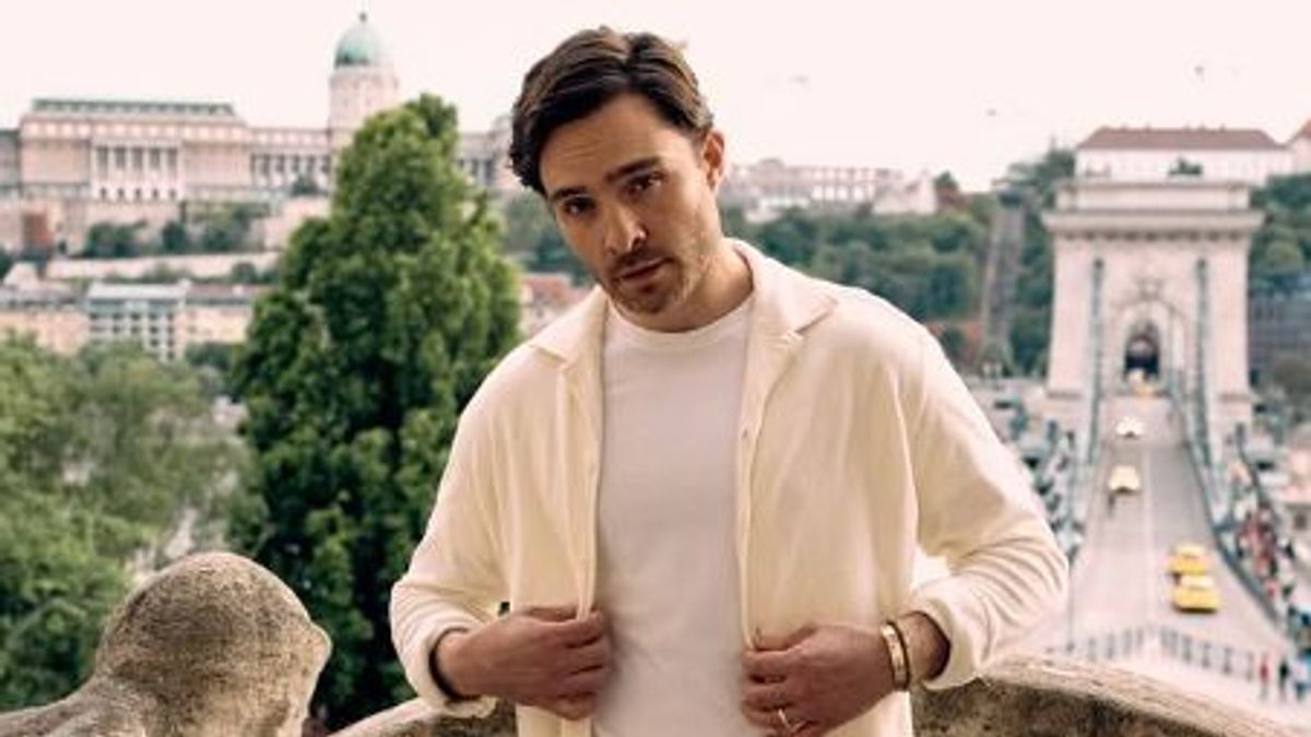 A Gossip Girl színésze Budapesten vakációzik feleségével