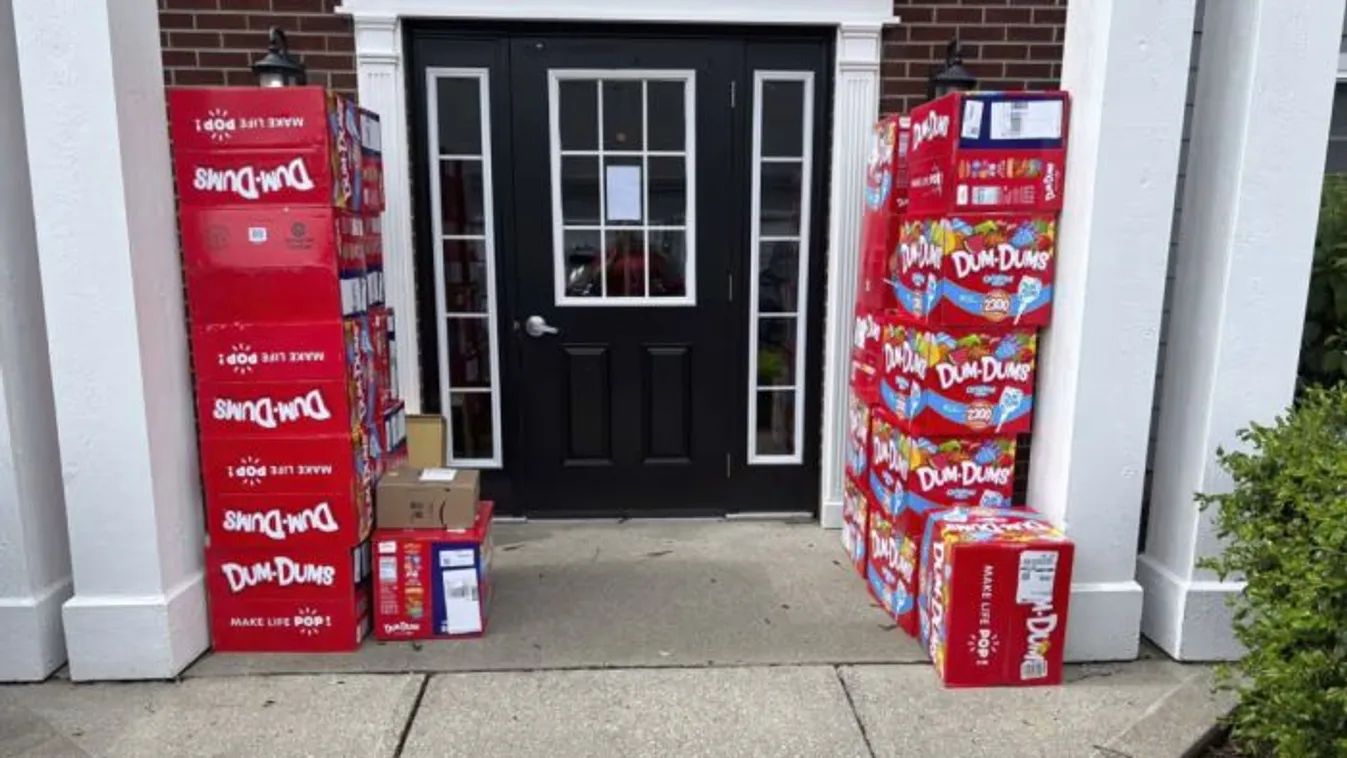 70 ezer nyalókát rendelt egy kisfiú az édesanyja mobiljáról