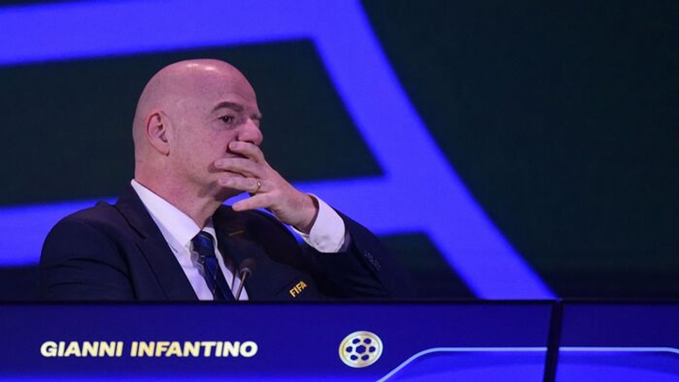 Hatalmas botrány a FIFA-elnök körül, Csányi Sándor is jelen volt