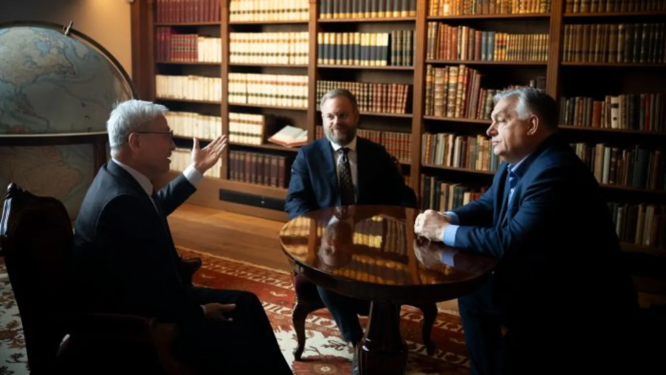 Orbán Viktor nemzetközi sztárprofesszorral tárgyalt