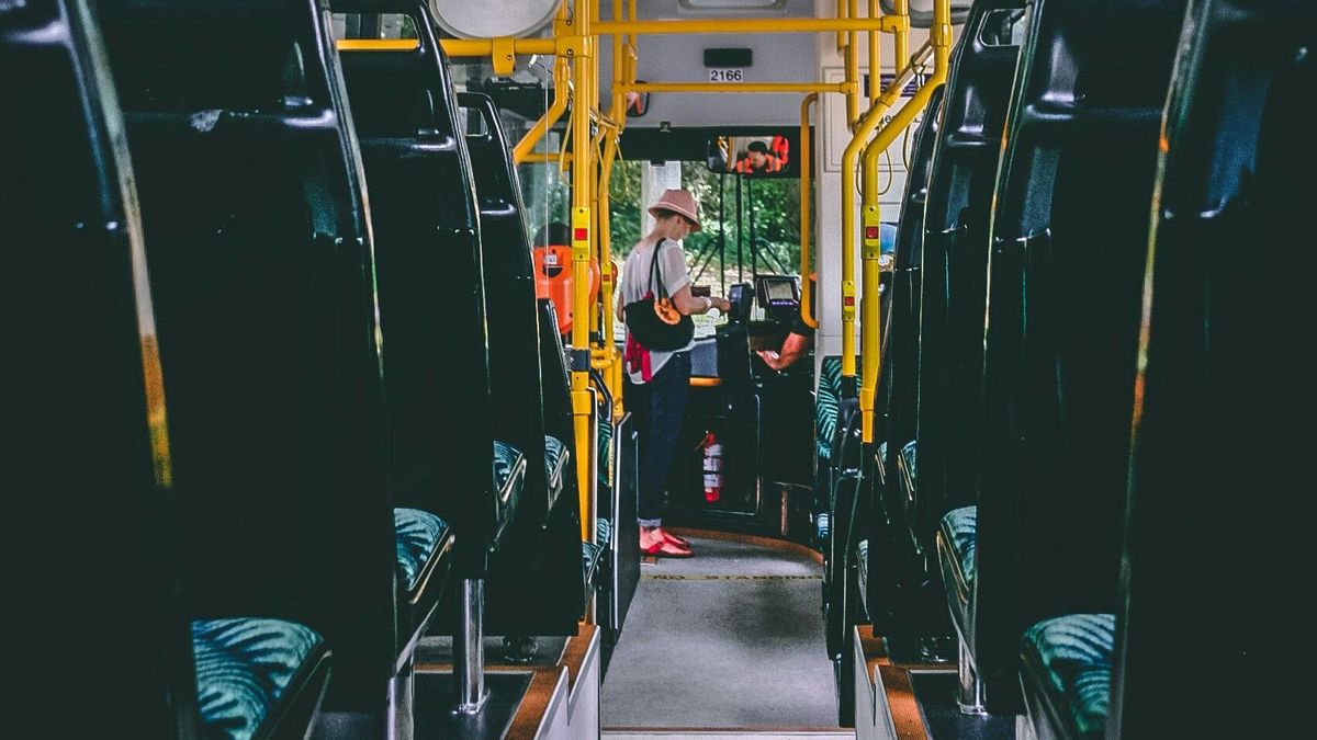 Az édesanya karjából akarták kitépni gyermekét a miskolci buszon