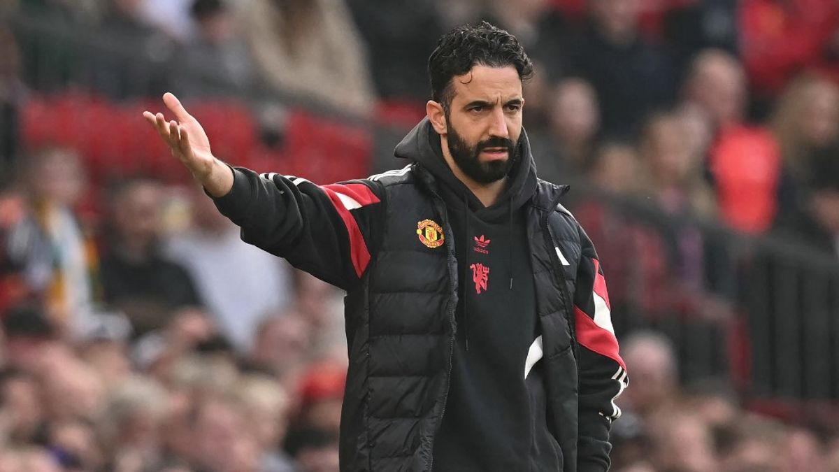 Akkora a baj Manchesterben, hogy már az edző kénytelen a zsebébe nyúlni