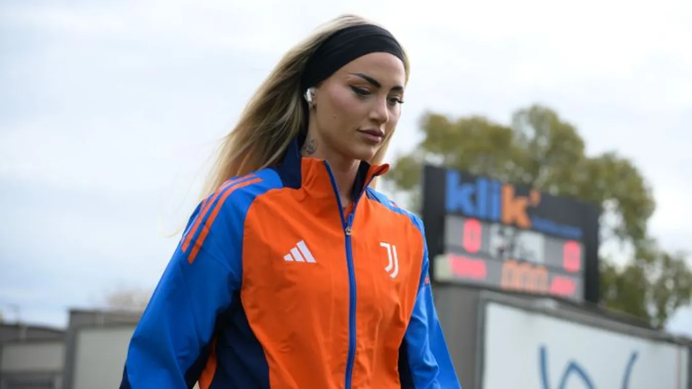 Szakított az álompár, kínos helyzetben a szexi focistalány