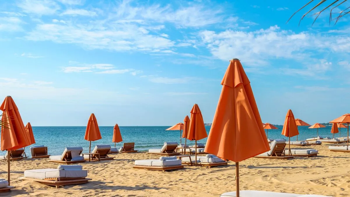 Beach,Deckchairs,With,Orange,Umbrellas,At,Sunny,Beach.,Bulgaria, horvát tengerpart,