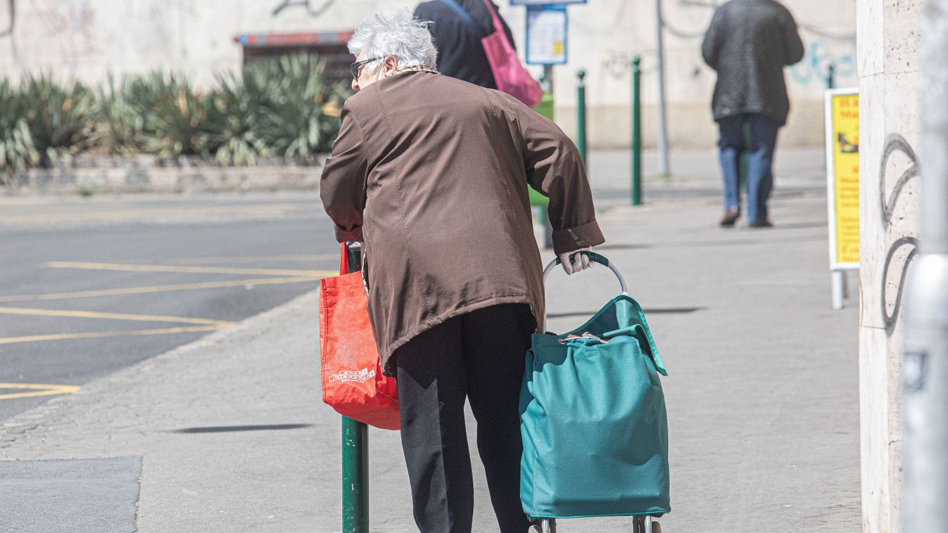 A magyar nyugdíjasok csak veszíthetnek Ukrajna uniós csatlakozásával