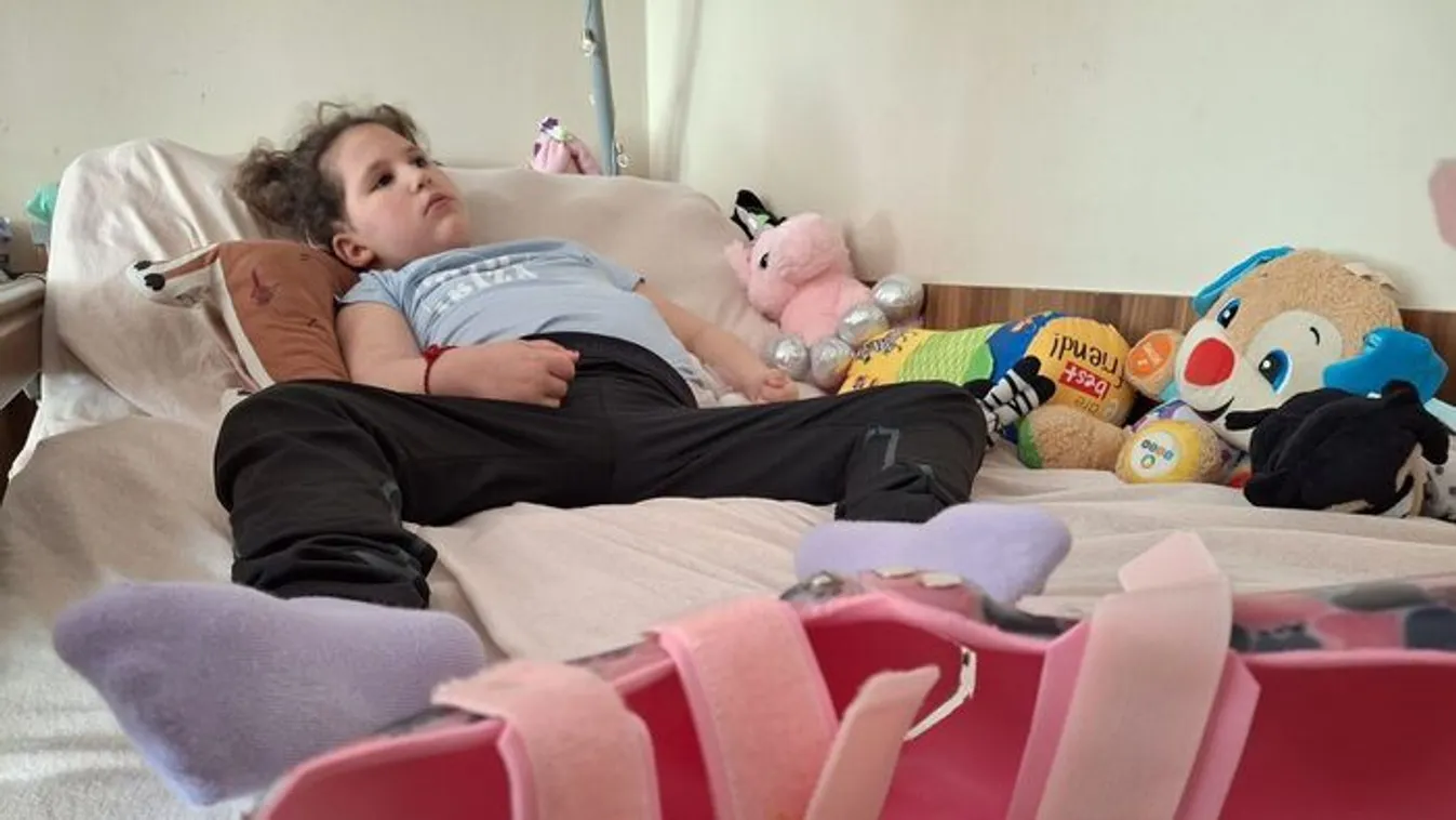 Megszólalt a nagybeteg baji kislány, Kinga édesanyja