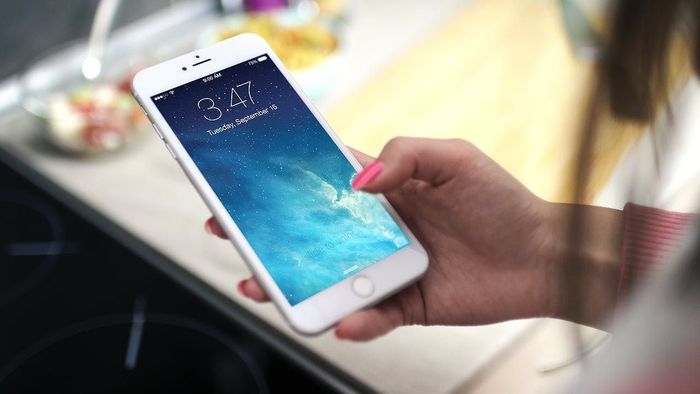 Fontos figyelmeztetést kaptak az iPhone-t használók