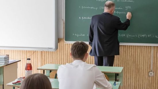 Hoppá! Ezek a magyar sztárok érettségi nélkül is nagyot kaszálnak